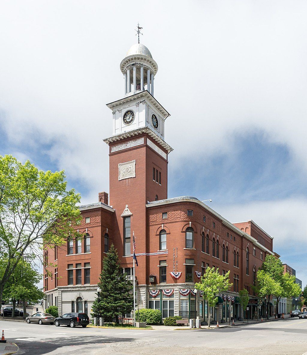Exterior of biddeford city hall where Biddeford City Theater is held