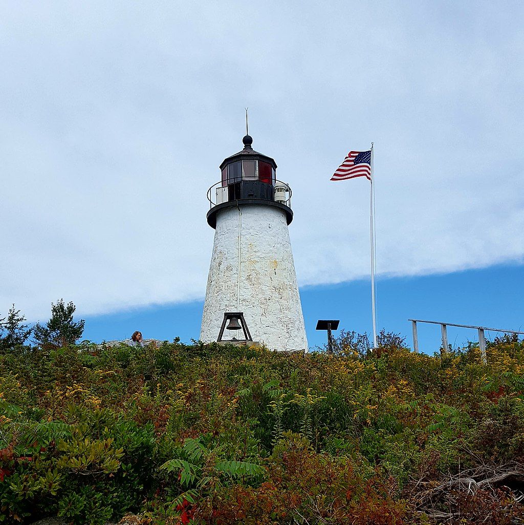 Daytime view of Burnt Island Lighthouse