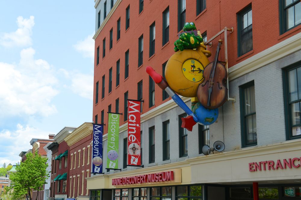 Building sign of Maine Discovery Museum