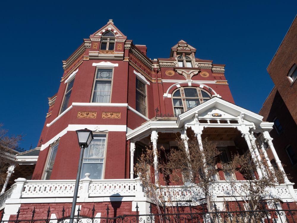 Front view of Copper King Mansion's exterior