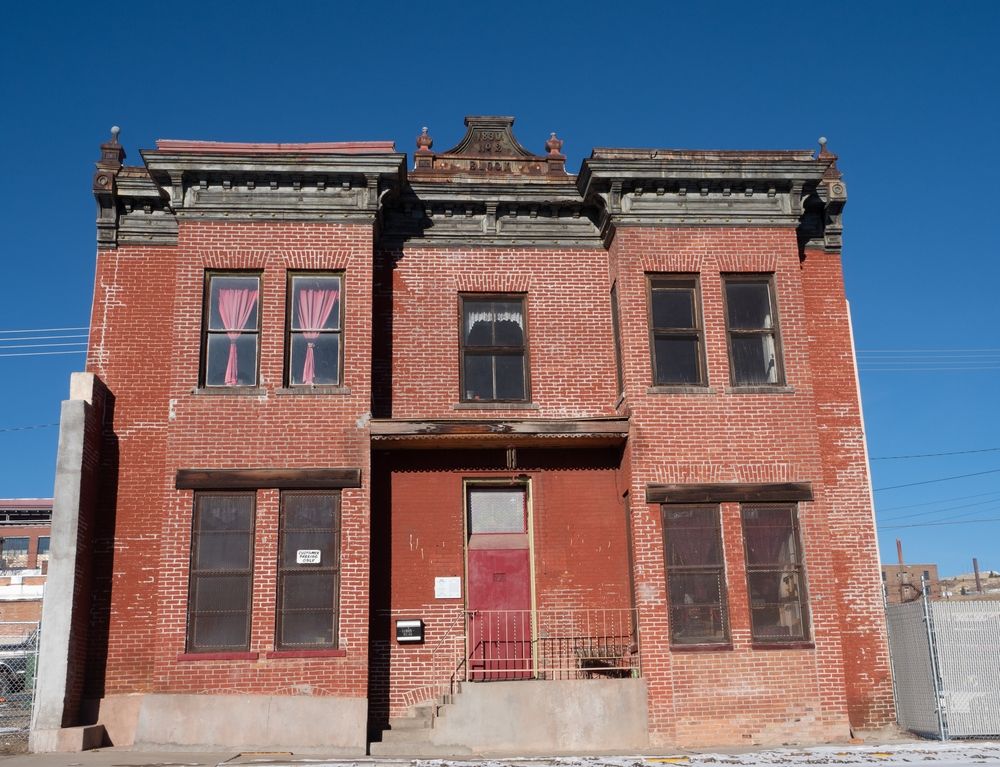 Front view of Dumas Brothel Museum's exterior