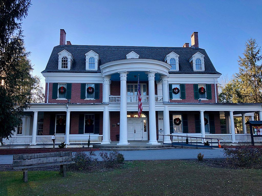 Exterior of the Silvermont Park & Mansion