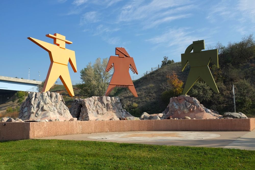 Lewis and Clark sculpture at Keelboat Park