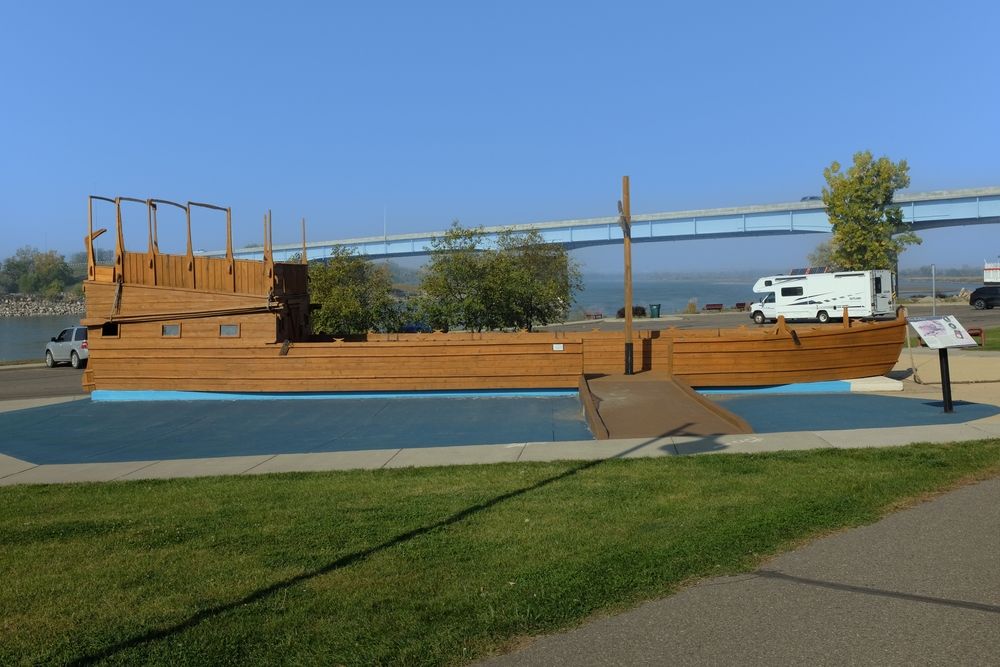 A keelboat displayed on the grounds of Keelboat Park
