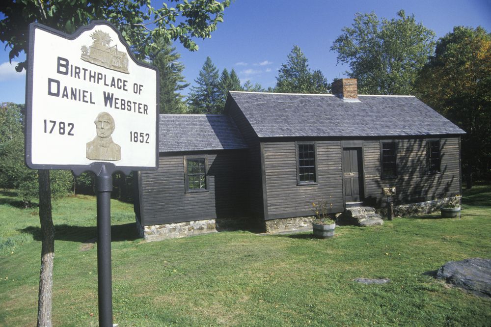 Marker and house at Daniel Webster Birthplace State Historic Site