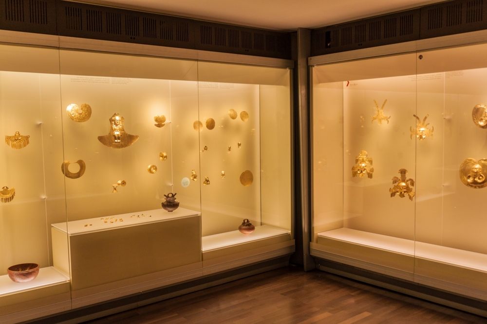 Golden exhibit inside Museo del Oro