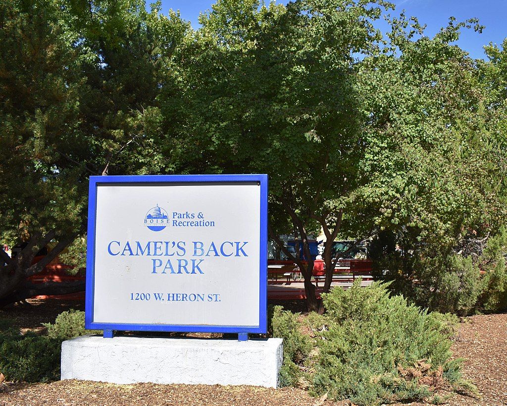 Welcome sign of Camel's Back Park