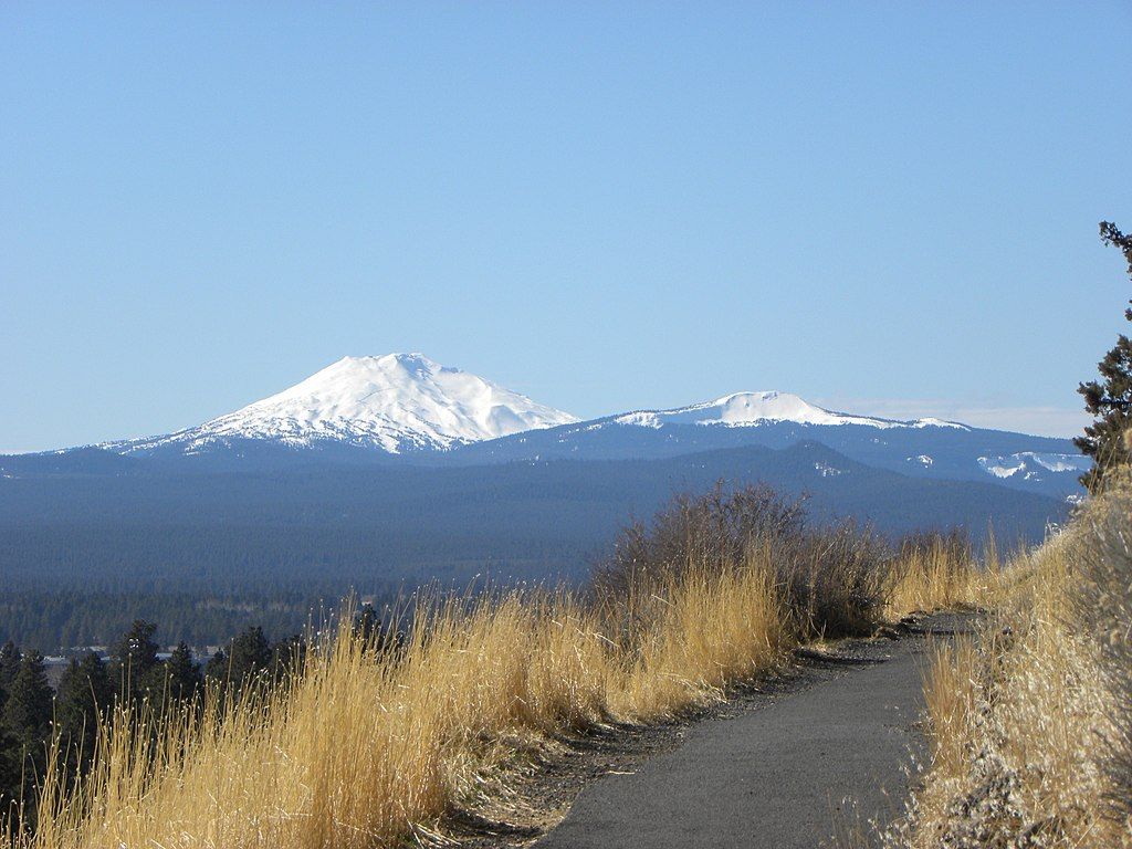 Trail leading to Pilot Butte State Scenic Viewpoint