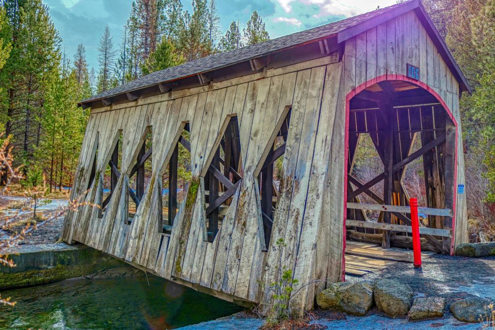 Covered bridge at Shevlin Park