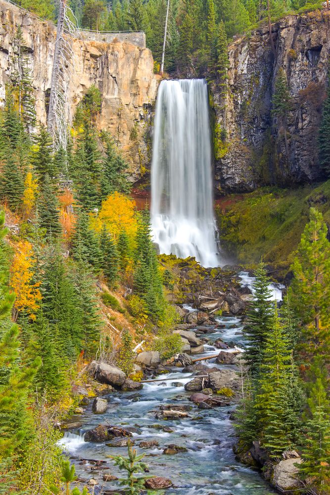 Scenic view of Tumalo Falls