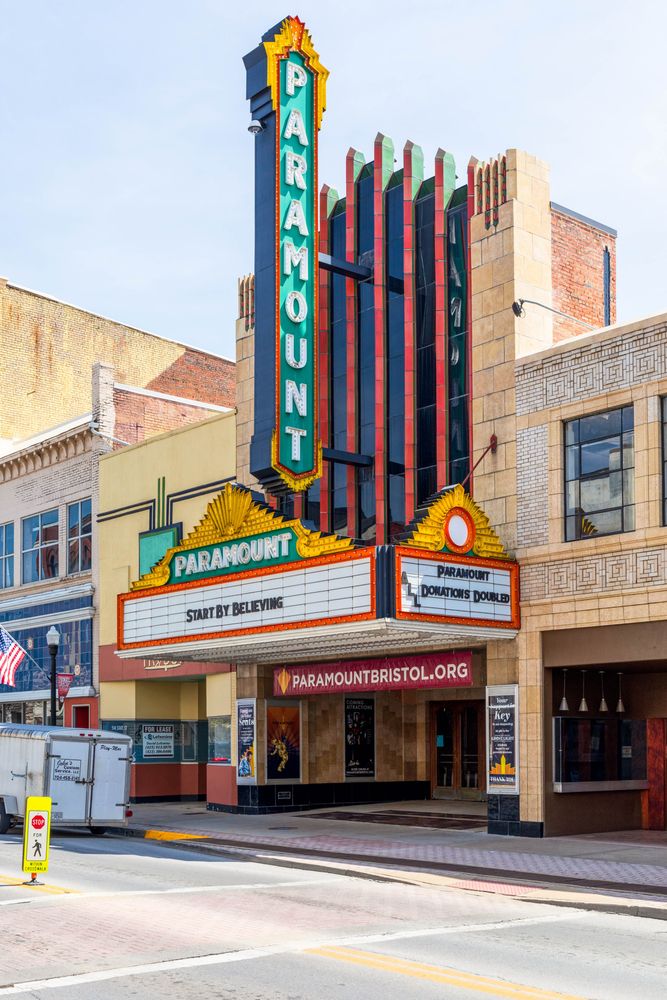 Exterior of Paramount Bristol Theater