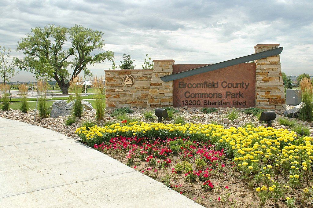 Sign of Broomfield Community Park.