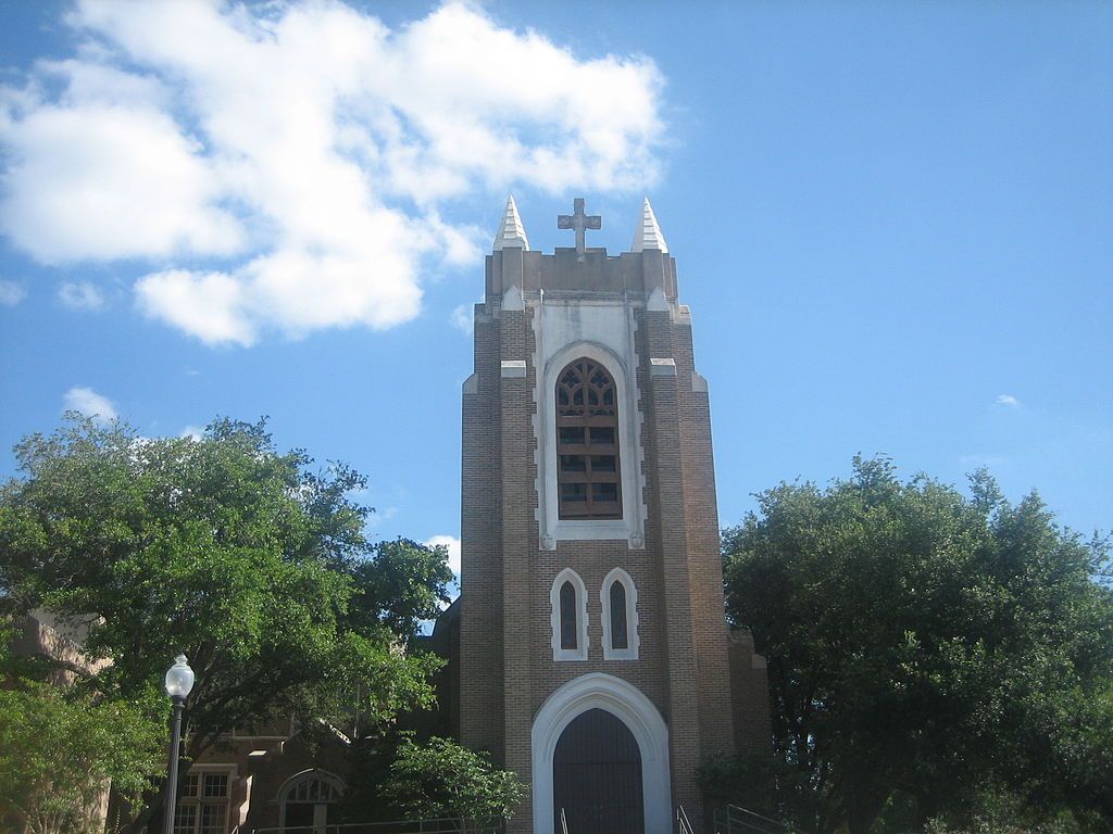 Exterior of the the Saint Andrews Episcopal Church.