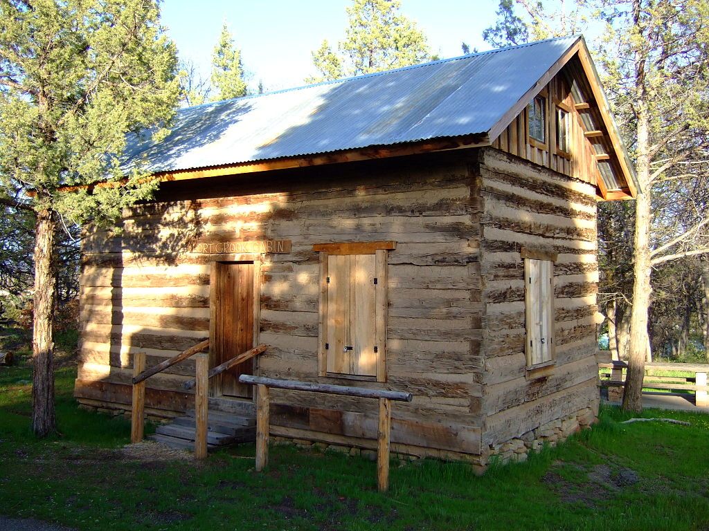 A cabin at Fort Crook Museum