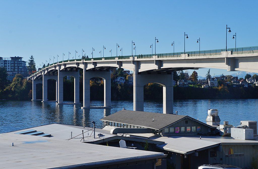 Close view of Manette Bridge
