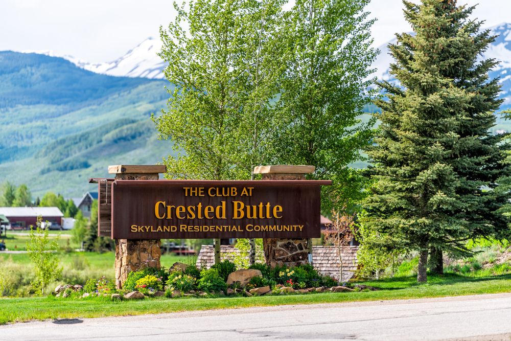 Welcome sign of The Club at Crested Butte