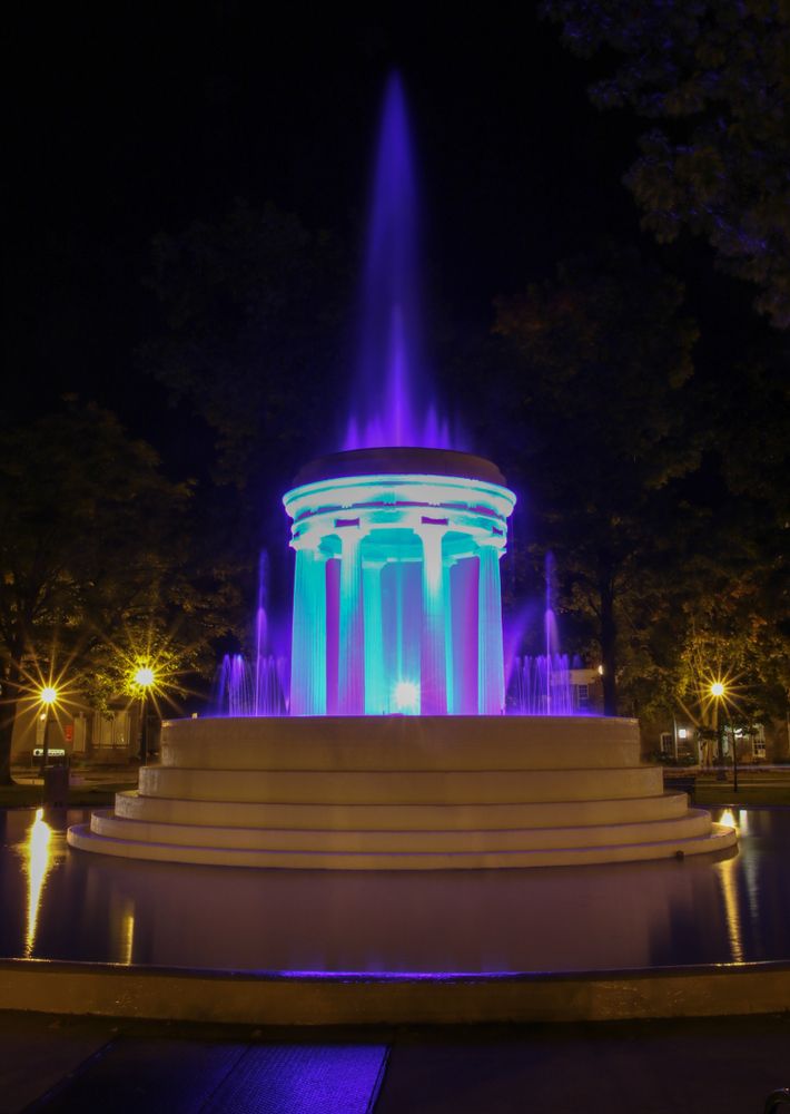 Night lights of Brooks Memorial Fountain