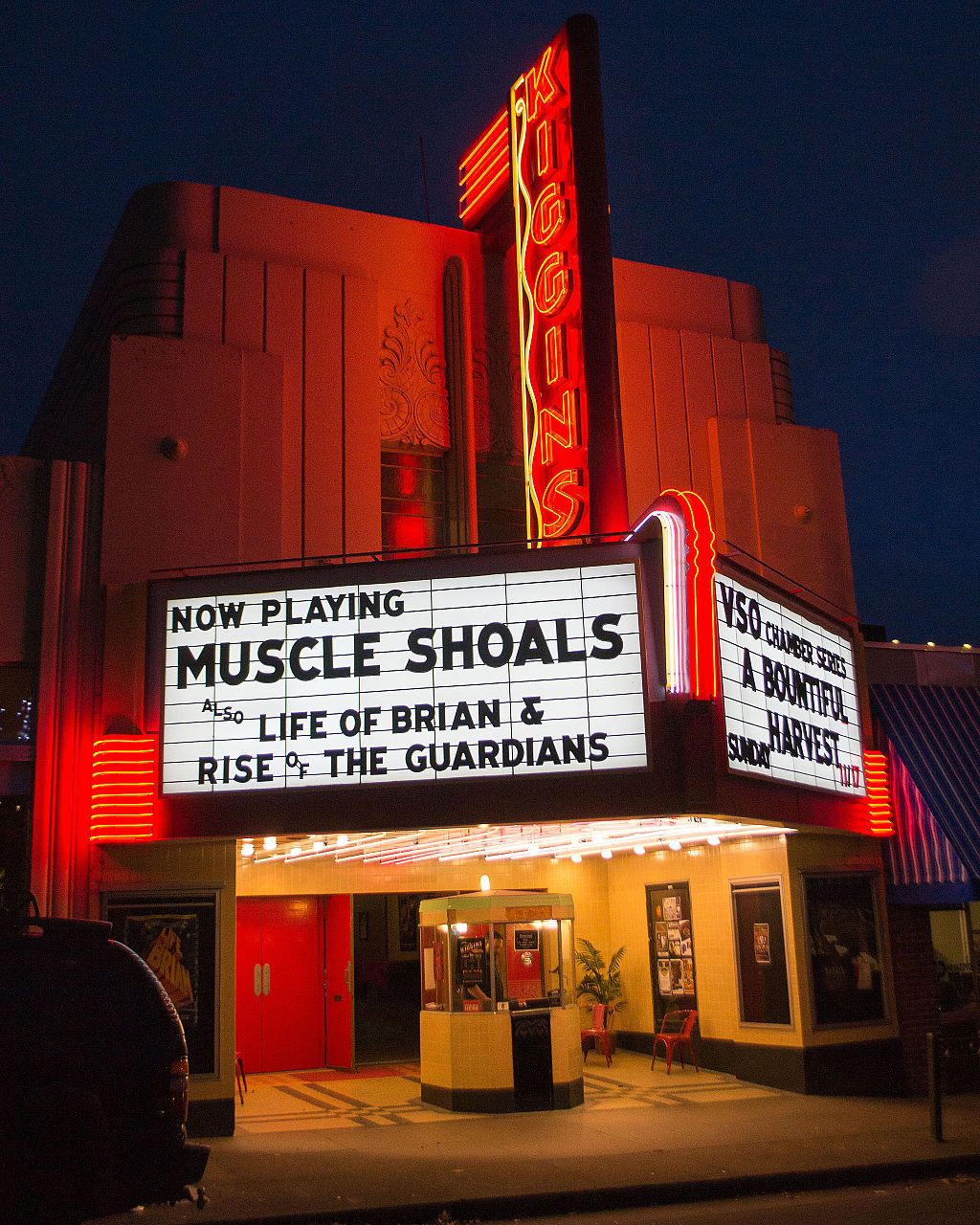 Exterior of Kiggins Theatre