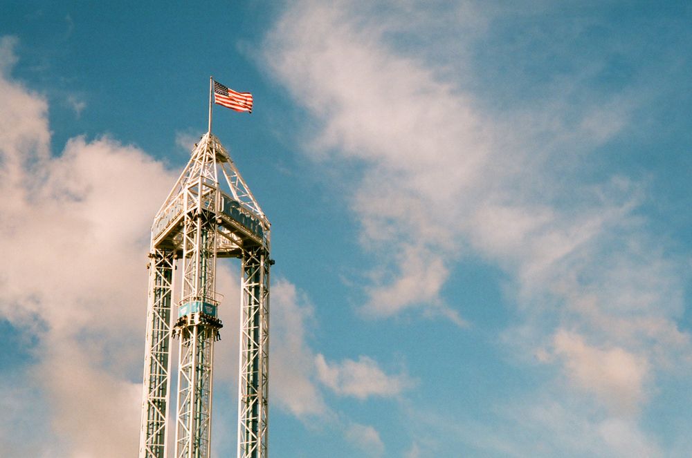Tower drop ride at Knott's Berry Farm
