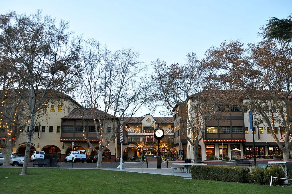 View of some buildings from Todos Santos Plaza