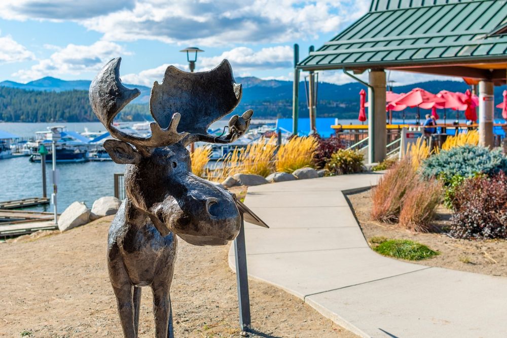 Statue of Mudgy Moose near the lake