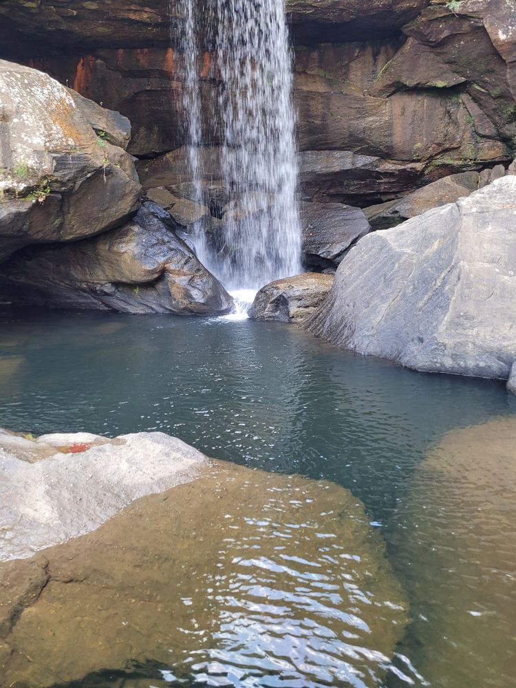 Small pool beneath Eagle Falls