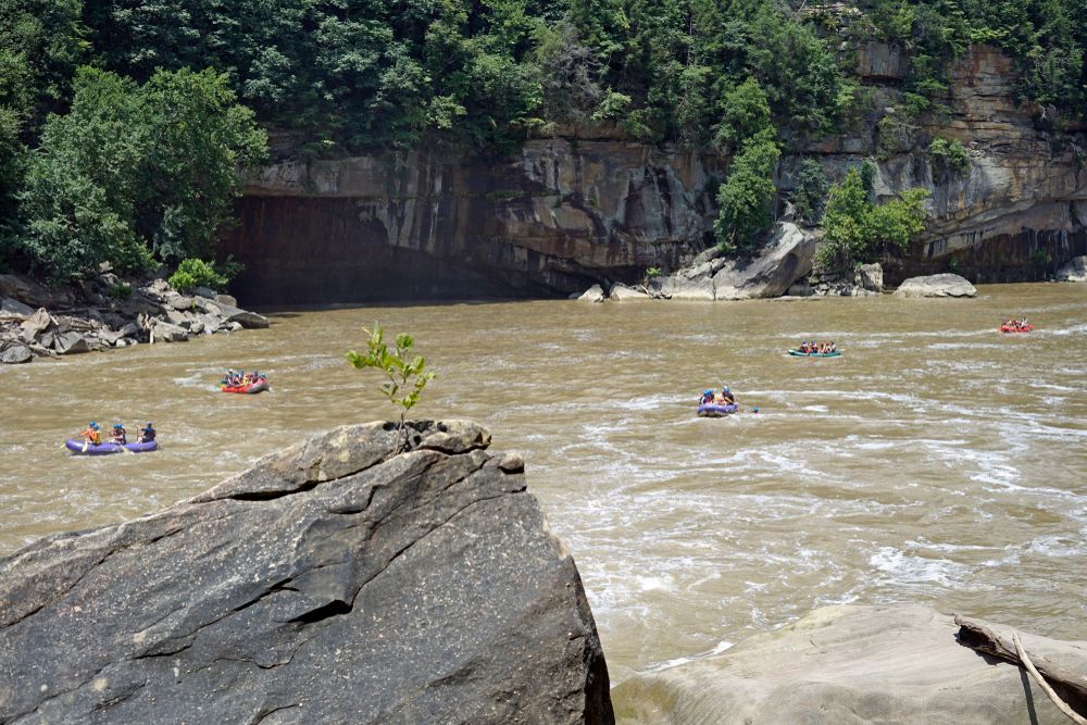 People Rubber Boat paddling at Cumberland Falls