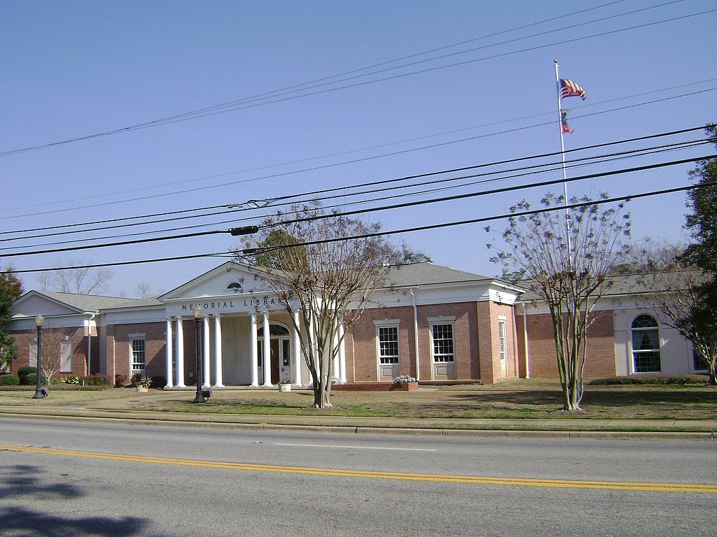 Facade of the Roddenbery Memorial Library