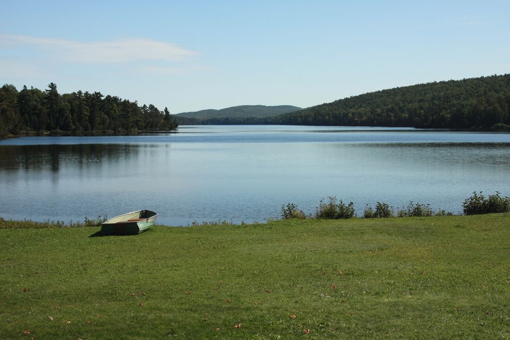 A boat docked at Lake Fanny Hooe