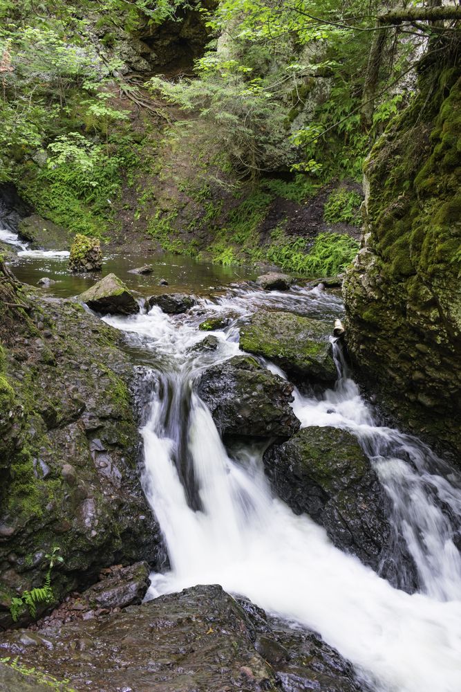 The waters of Manganese Falls