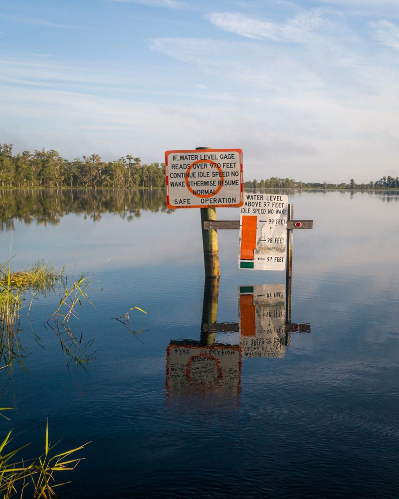 Water level sign on Palatlakaha River Park