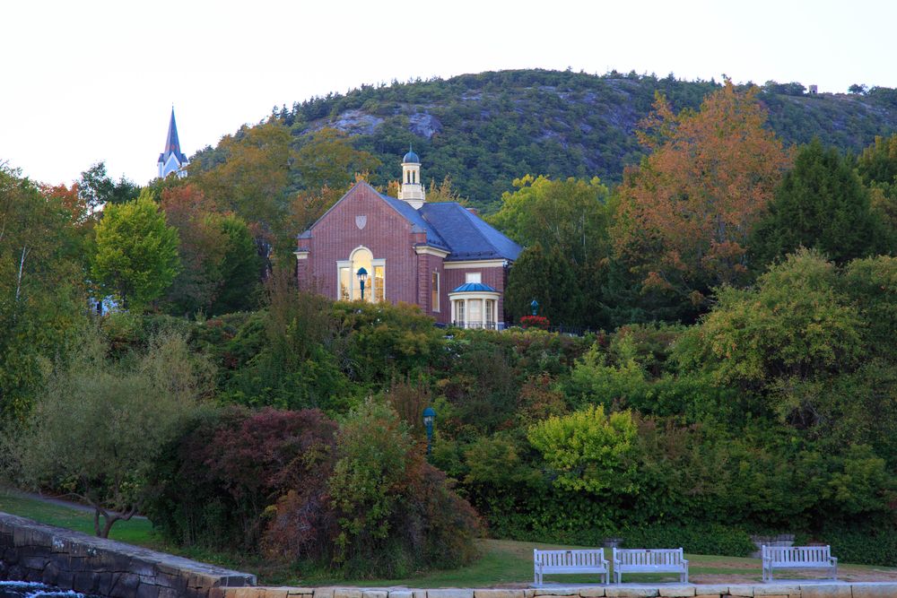 Far view of Camden Public Library