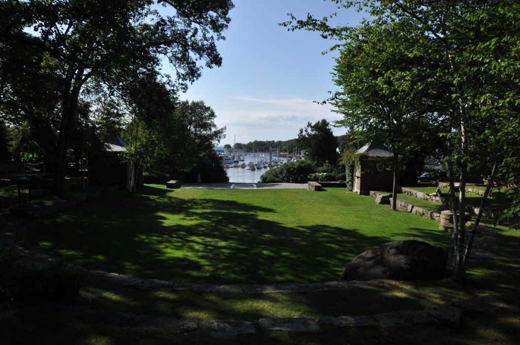 The grounds of High Street Historic District