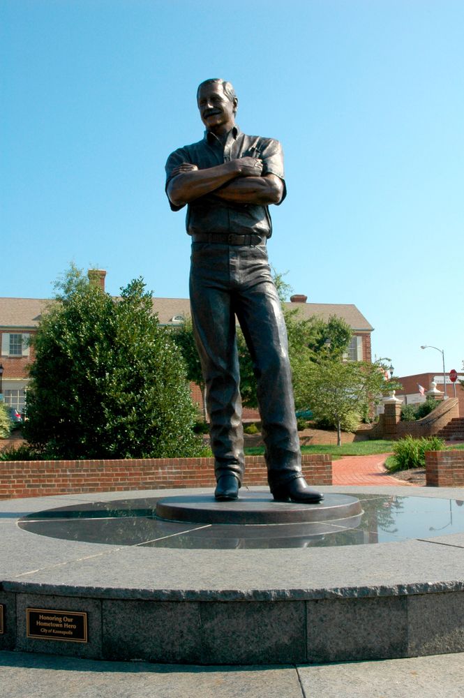 Dale Earnhardt statue along dale trail