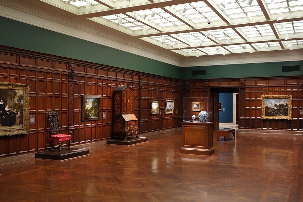 Exhibit room in the Cincinnati Art Museum