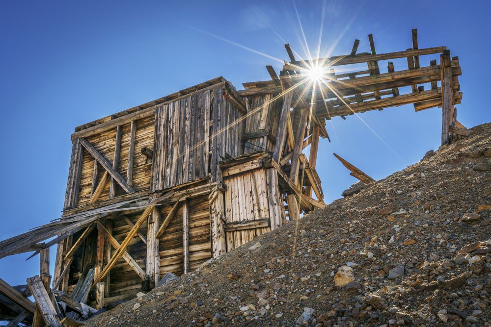 Ruins of mine near Mosquito Pass
