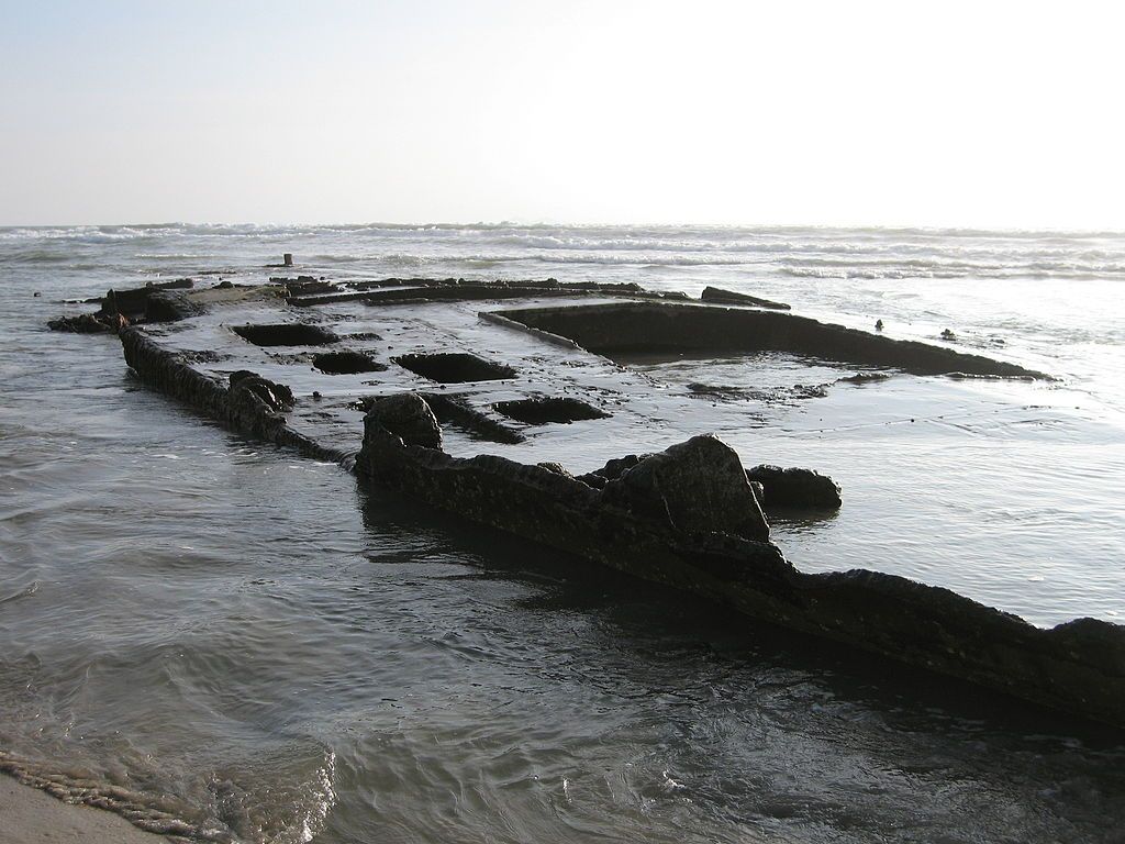 The SS Monte Carlo Shipwreck on Coronado's water