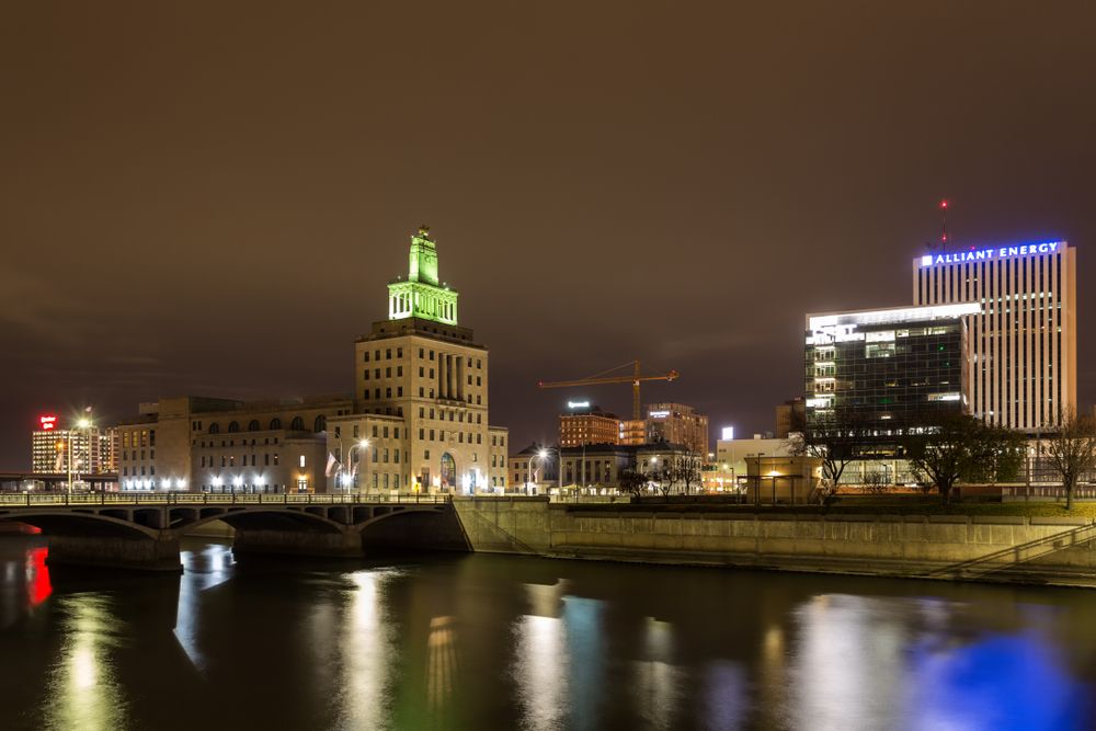 View of the Veterans Memorial Building at night