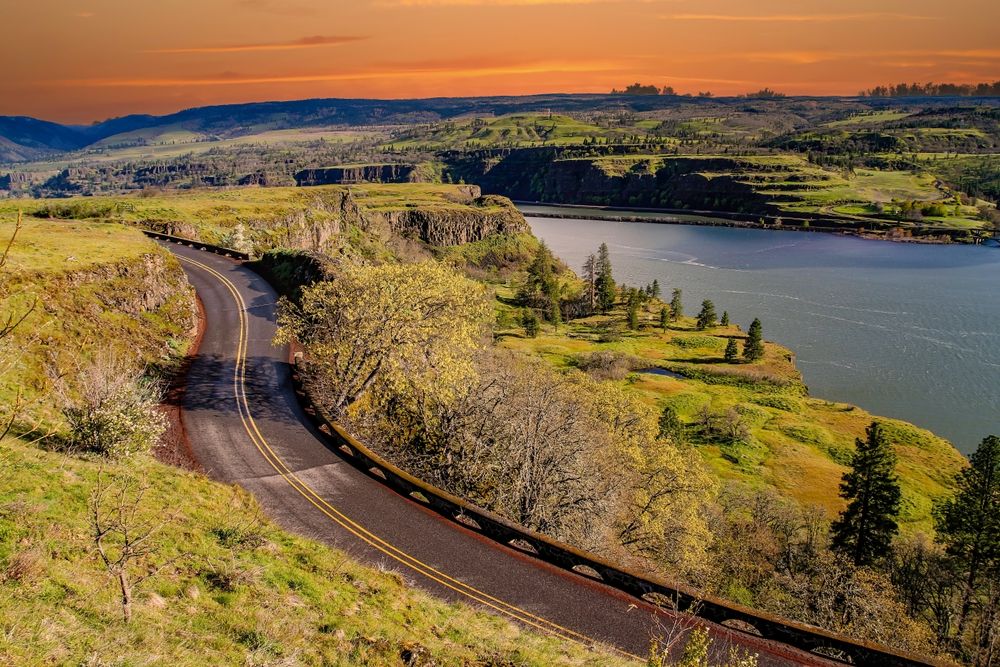 View of the waters from the Historic Columbia River Highway