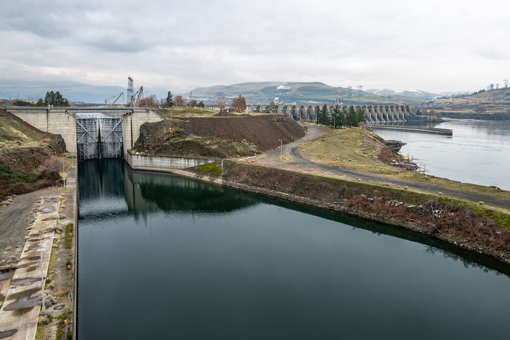 Daytime view of The Dalles Lock and Dam