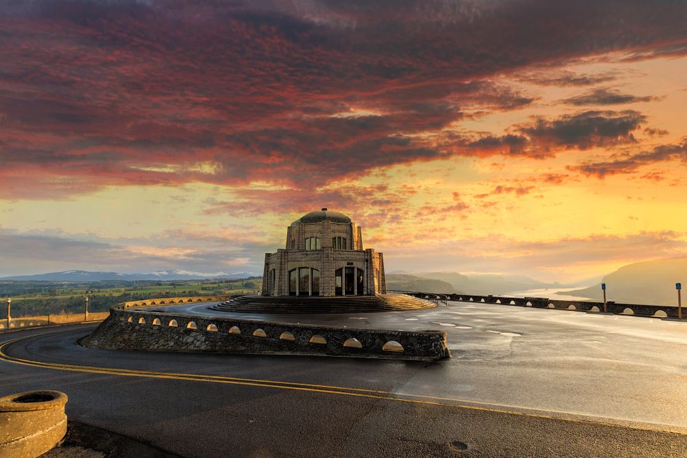 Sunset over the Vista House in Crown Point