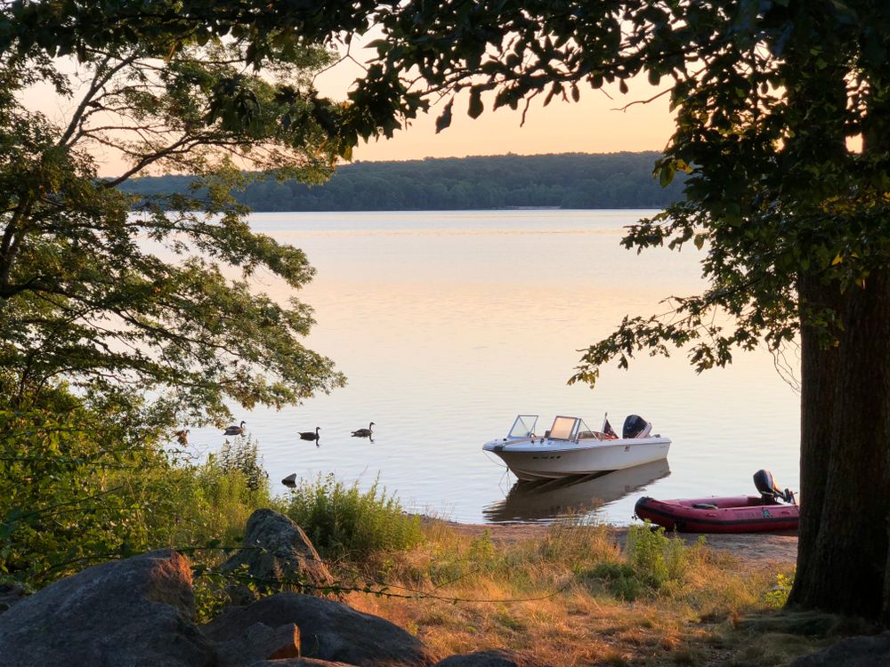 Boats on the water of Burlingame State Park