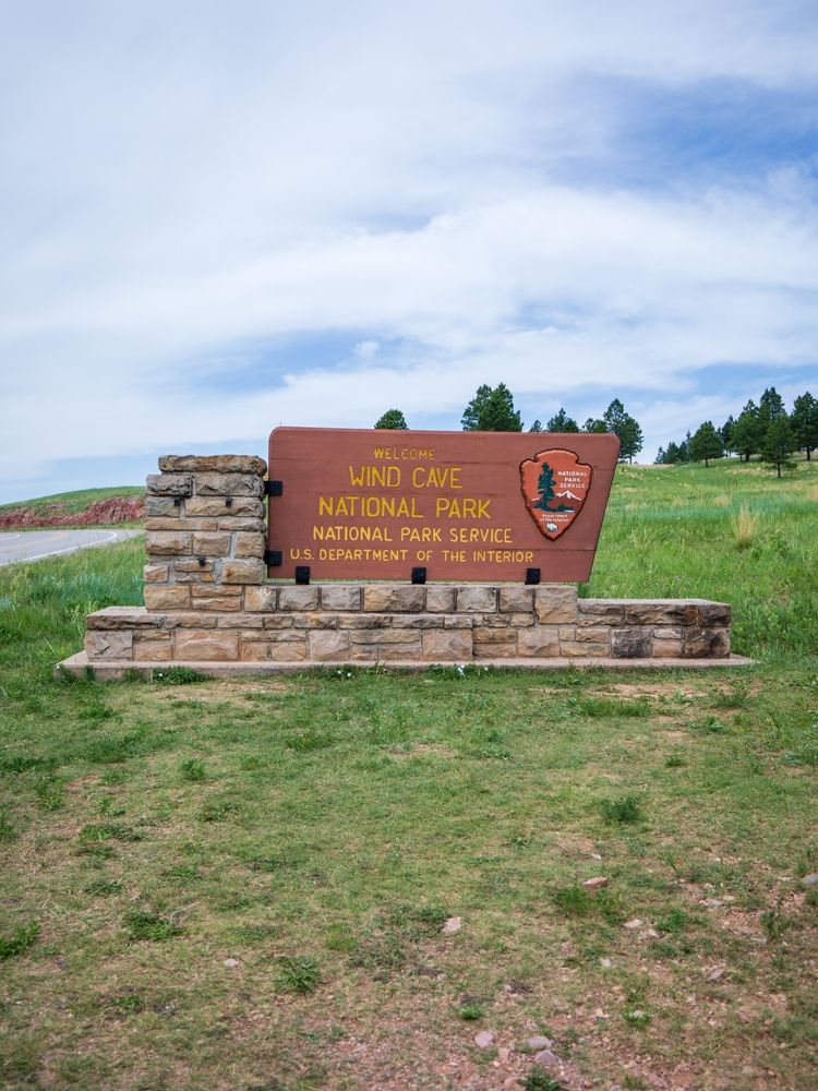 Welcome sign of Wind Cave National Park