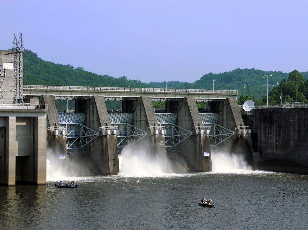 Daytime view of Cordell Hull Dam
