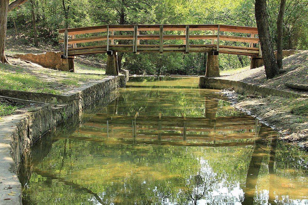 Footbridge over the waters of Grapevine Springs Park
