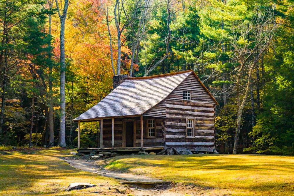 A log cabin at Smoky Mountain National Park