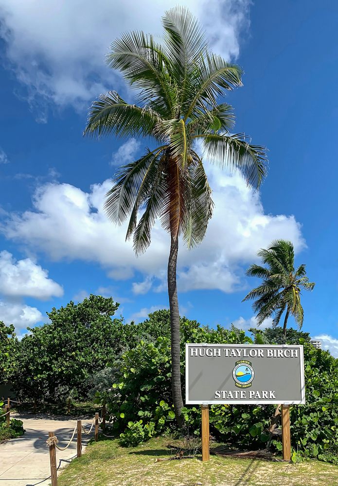 Welcome sign of Hugh Taylor Birch State Park