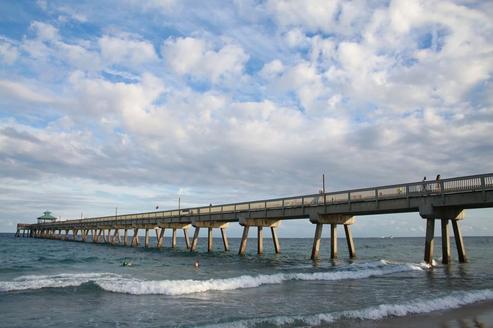 Daytime view of Deerfield Beach International Fishing Pier