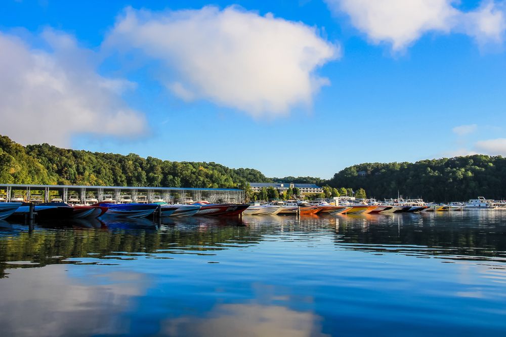 Boats on the water of Lake Cumberland