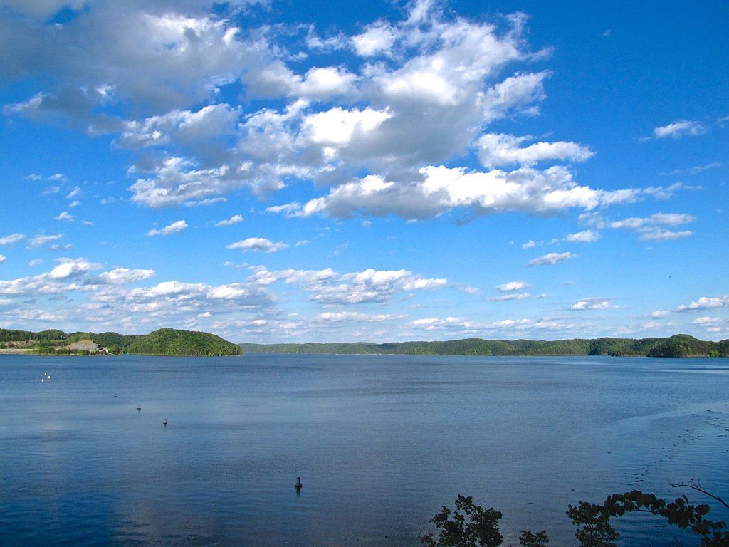 Vast waters of Lake Cumberland